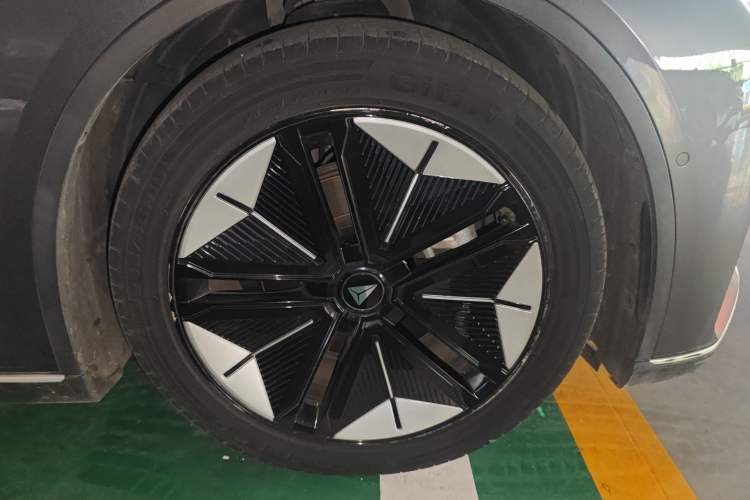 Used Deepal SL03 2023 SL03i 515MAX Pure Electric Version Right Front Wheel Hub