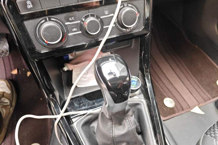 Used Volkswagen Tacqua 2020 1.5L Automatic Yue Gear Lever