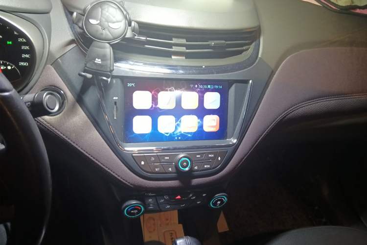 Used Chevrolet Malibu 2017 1.5T Automatic Luxury Edition Audio And AC Panel