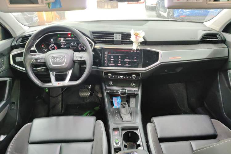 Used Audi Q3 Sportback 2022 40 TFSI Fashion Model Center Console