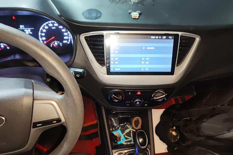 Used Hyundai Verna (new generation) 2016 1.4L Automatic Cool Edition GLS Audio And AC Panel