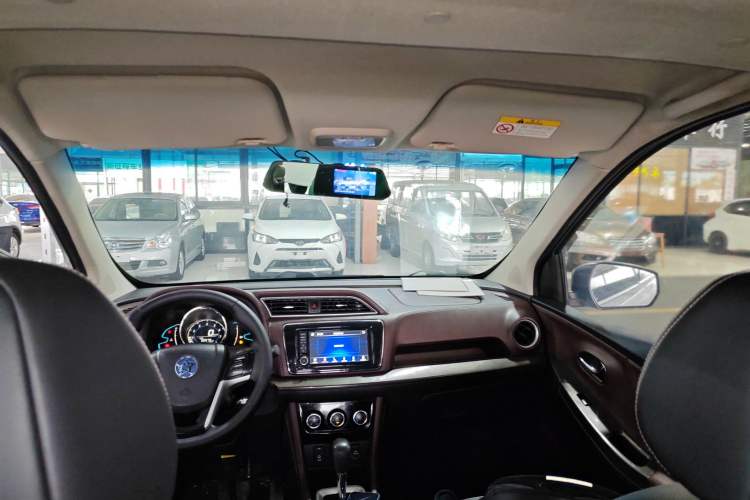 Used Venucia M50V 2019 1.6L CVT Luxury Edition