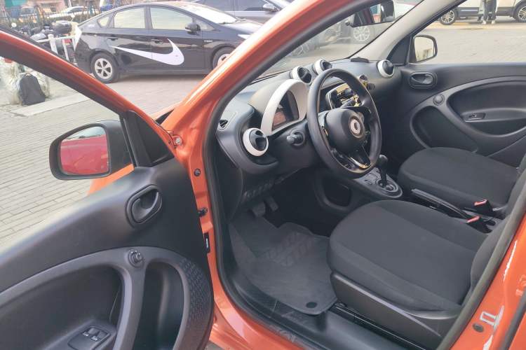 Used smart forfour 2018 1.0L 52 kW Dynamic Edition