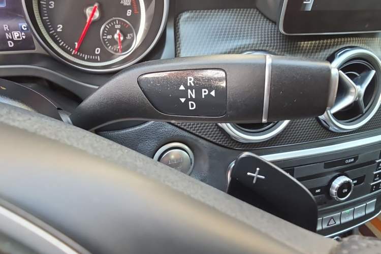 Used Mercedes-Benz GLA 2018 GLA 200 Fashion Model Gear Lever