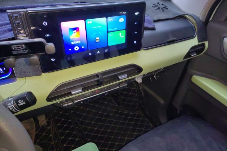 Used Geely Galaxy Panda 2023 Panda Mini 200km Endurance Bear
