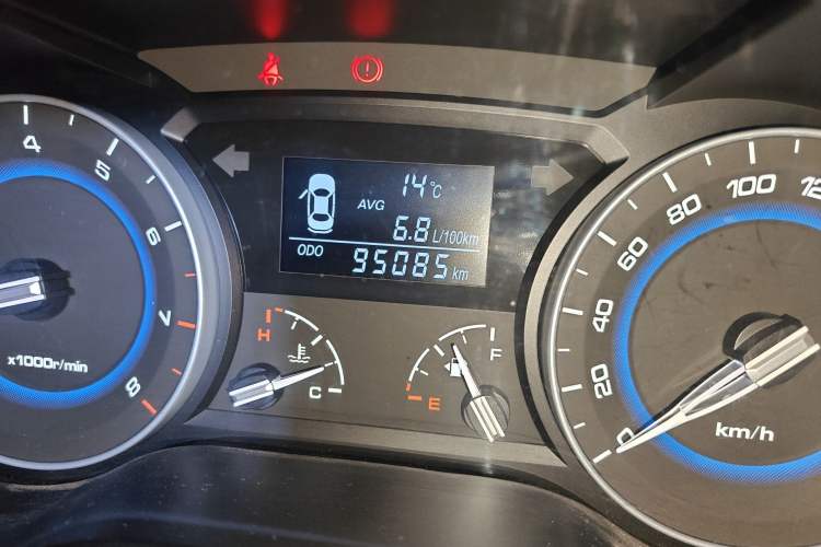 Used CHANGAN Alsvin V7 2015 1.6L Manual Enjoyment Model China V Standard Odometer Close Up