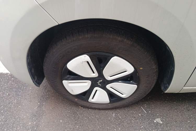 Used Wuling Hongguang MINIEV 2025 Four-Door Version Advanced Edition Left Front Wheel Hub