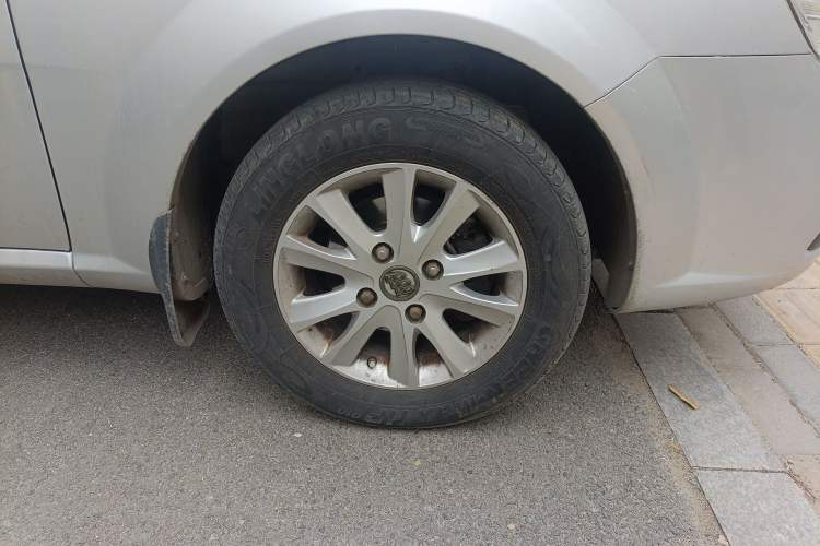Used Buick Excelle 2013 1.5L Automatic Classic Model Right Front Wheel Hub
