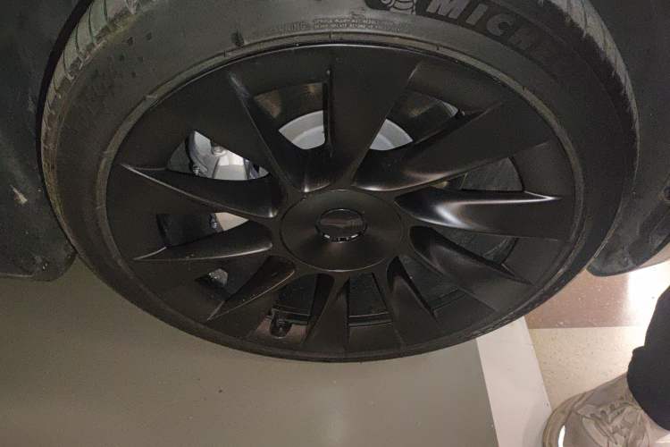 Used Tesla Model Y 2022 Rear-Wheel-Drive Version Right Front Wheel Hub