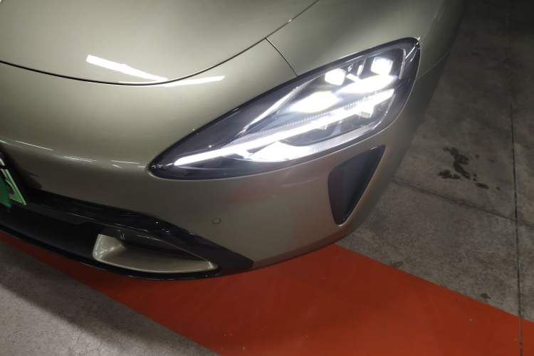 Used Xiaomi Auto SU7 2024 Four-Wheel Drive Ultra-Long Range Advanced Intelligent Driving Max Edition
