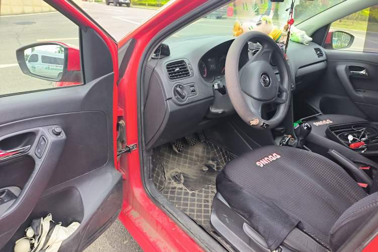 Used Volkswagen Polo 2014 1.4L Manual Fashion Edition Driver Seat