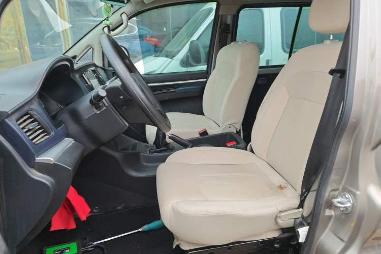 Used FORTHING Lingzhi 2022 M5 1.6L Practical 7-Seater Left Front Seat