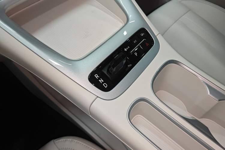 Used Geely Galaxy Geome 2025 410 km Free Version