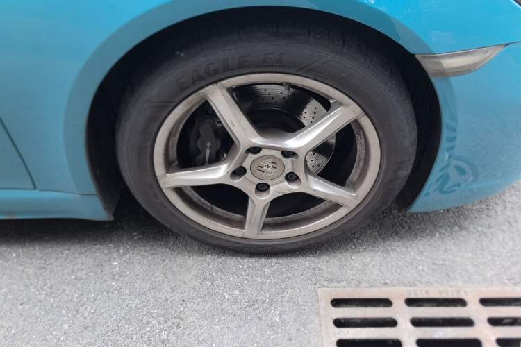 Used Porsche 718 2020 Boxster 2.0T Right Front Wheel Hub