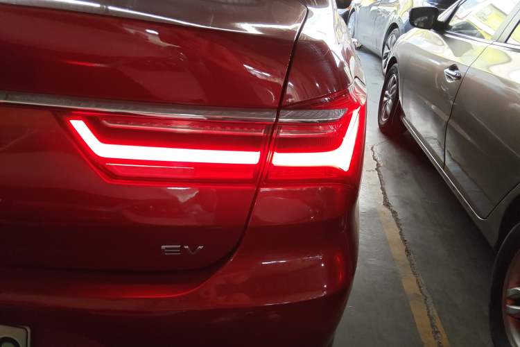 Used BYD Qin New Energy 2019 High-Range Deluxe Model Right Rear Taillight