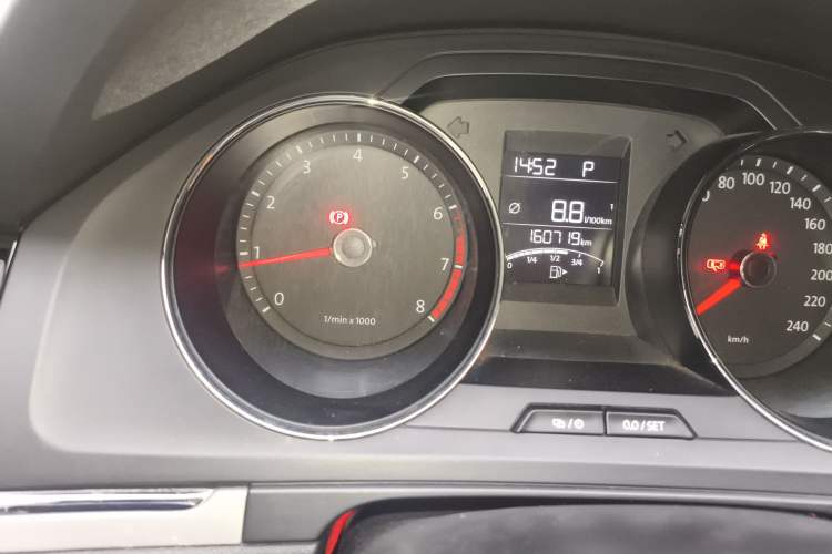 Used Volkswagen Bora 2014 1.6L Automatic Fashion Model Odometer Close Up