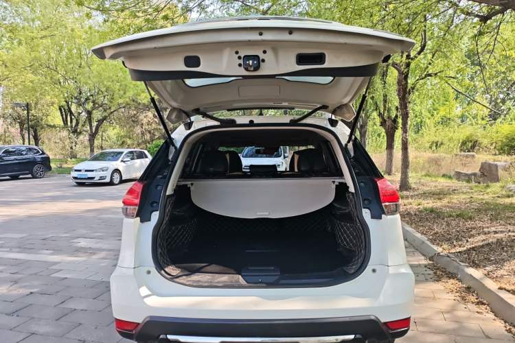 Used Nissan X-Trail 2019 2.0L CVT Comfort Edition 2WD Trunk