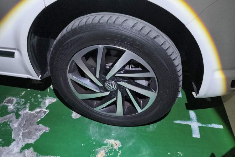 Used Volkswagen Multivan 2018 2.0 TSI 4x4 Prestige Edition 7-Seater Right Front Wheel Hub