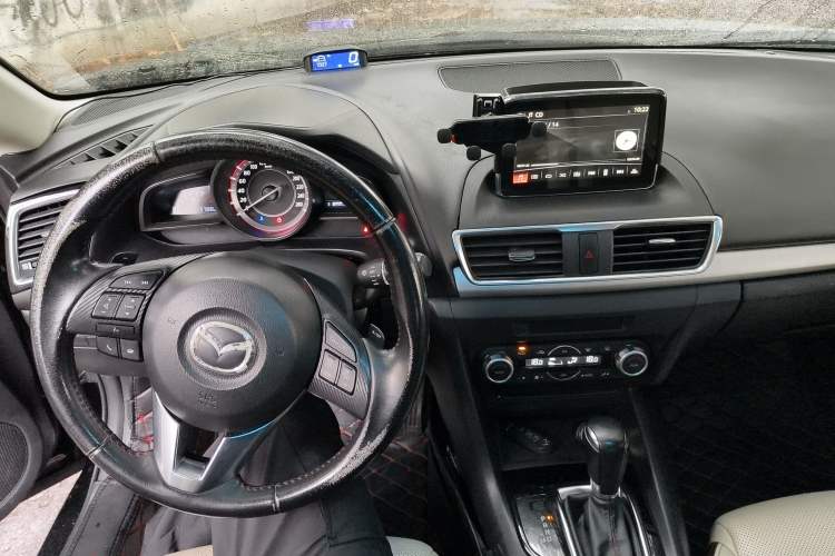 Used Mazda Mazda 3 Axela 2014 Sedan 2.0L Automatic Sport Model
