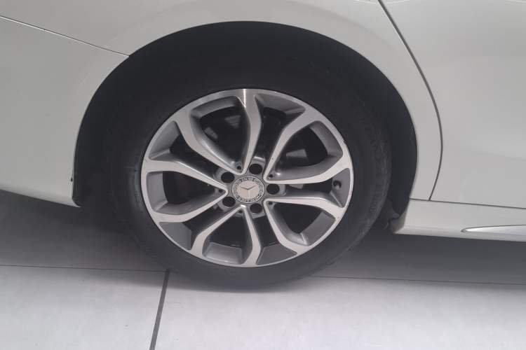 Used Mercedes-Benz C-Class 2016 C 180 L Sport Edition Right Rear Wheel Hub