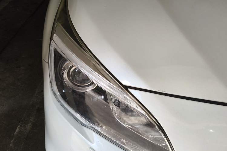 Used Subaru Outback 2017 2.5i Sport Navigation Edition with EyeSight Right Front Headlight