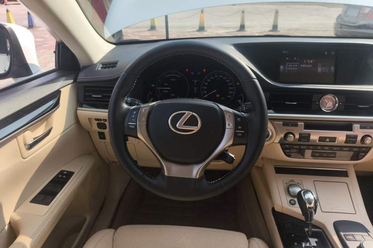 Used Lexus ES 2014 300h Elite Edition
