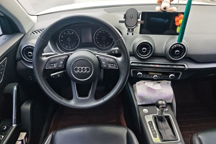 Used Audi Q2L 2020 35 TFSI Fashionable and Elegant Model Steering Wheel