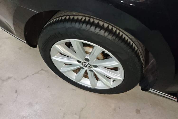 Used Volkswagen Magotan 2018 330TSI DSG Advanced Model Right Rear Wheel Hub