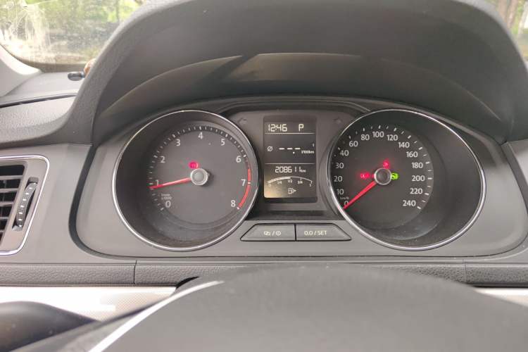 Used Volkswagen Lavida 2017 1.6L Automatic Comfort Edition Odometer Close Up