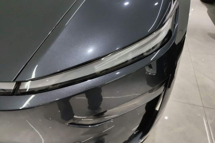 Used Tesla Model Y 2025 Long-Range All-Wheel-Drive Version