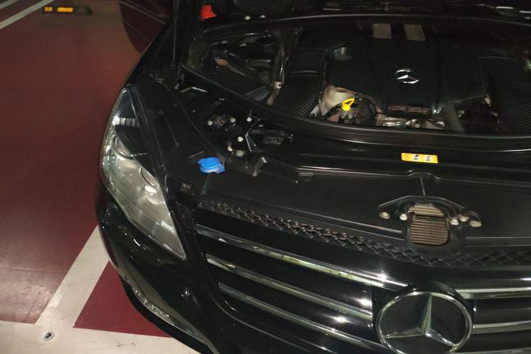 Used Mercedes-Benz R-Class 2015 R 320 4MATIC Luxury Model Right Front Headlight