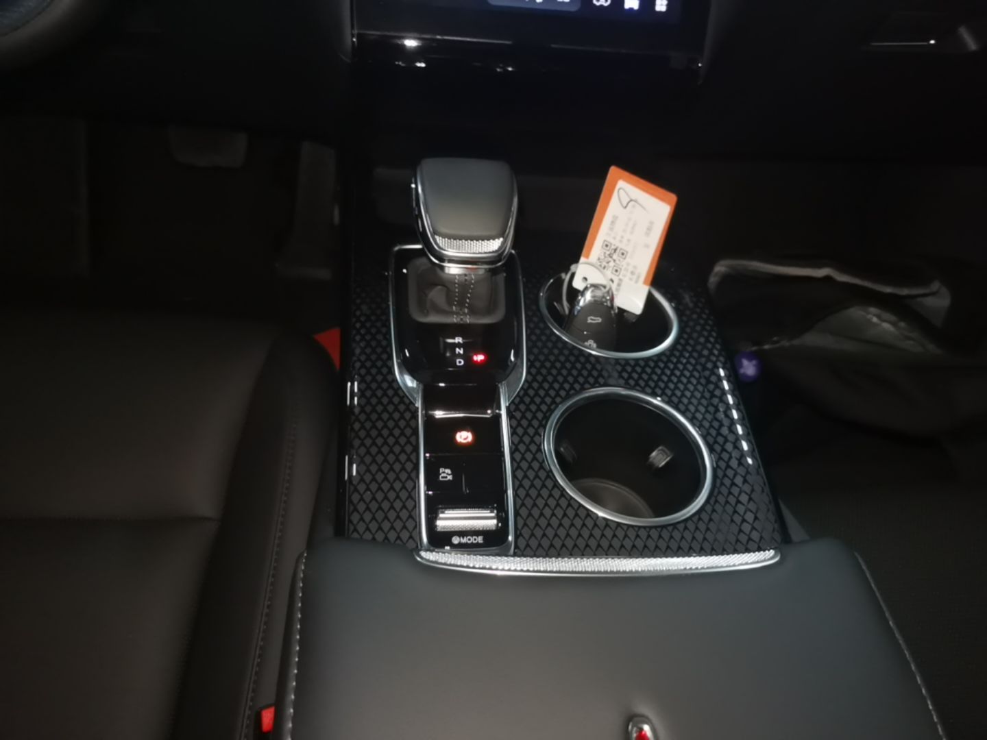 Hongqi HS3 PHEV 2025 Model 117km Jingwei Edition — снимка 16