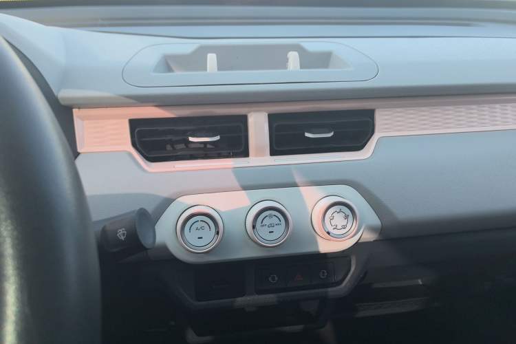 Used Chery QQ Ice Cream 2022 170km Sundae Phosphate Lithium-Ion
