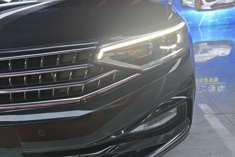 Used Volkswagen Magotan 2024 2 Million Units Zhongxiang Version 330TSI DSG Luxury Edition