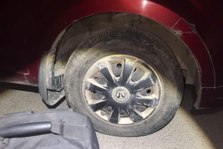 Used BAIC Weiwang M20 2014 1.5L practical type BJ415A Right Front Wheel Hub