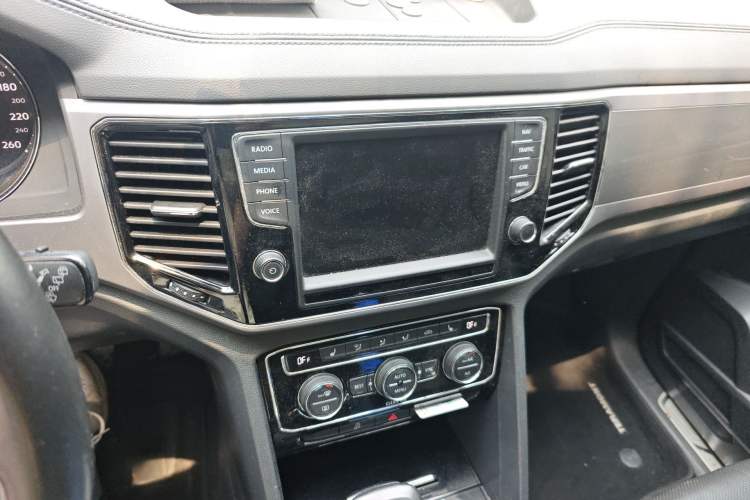 Used Volkswagen Teramont 2017 530 V6 Four-Wheel Drive Luxury Edition Audio And AC Panel