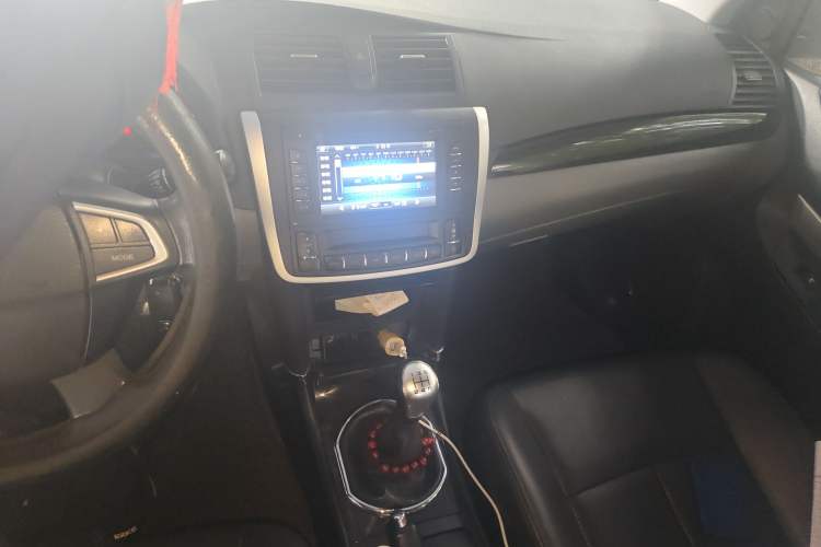 Used Zotye Z300 2014 New Vision 1.5L Manual Luxury Model Audio And AC Panel