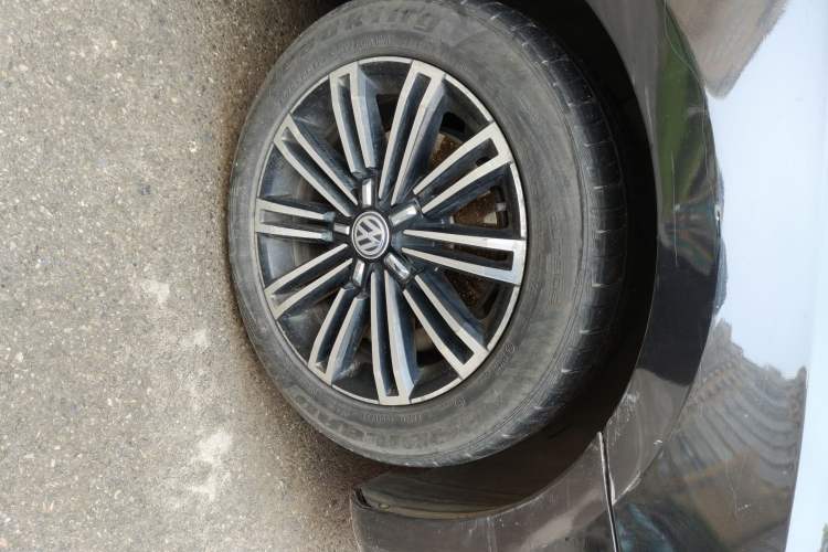 Used Volkswagen Passat 2013 1.8TSI DSG Prestige Edition Right Front Wheel Hub