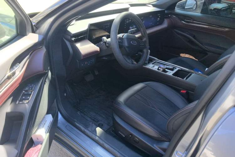 Used Ford Mondeo 2022 Facelifted EcoBoost 245 Ultimate Edition Driver Seat