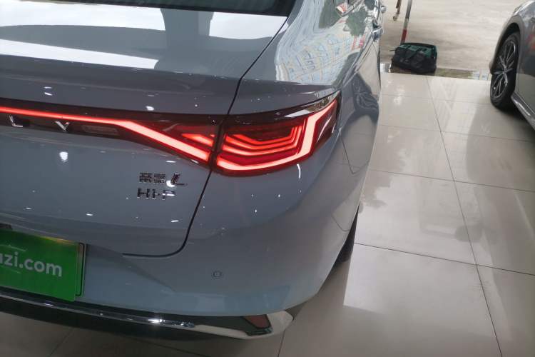 Used Geely Auto Emgrand L HiP 2024 Longteng Edition 1.5TD-DHT Pro 100KM Superior Model Exterior 3