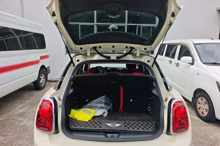 Used MINI 2019 1.5T COOPER Classic Edition Five-Door Version Trunk