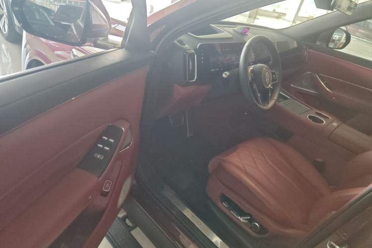 Used Hima AITO M8 2025 Extended-Range Ultra Version 53.4 kWh 5-Seater Edition
