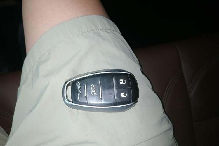 Used Alfa Romeo Stelvio 2017 2.0T 280HP Luxury Edition Vehicle Key