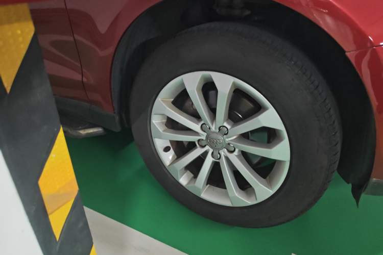 Used Audi Q5 2013 40 TFSI Technology Edition Right Front Wheel Hub