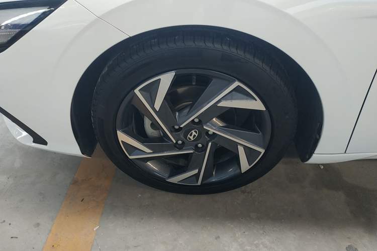 Used Hyundai Elantra 2023 1.5L CVT LUX Prestige Edition
