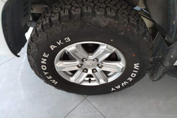 Used SAIC MAXUS T70 2019 2.0T Diesel Manual Two-Wheel Drive Comfort Version with Long Body and High Ground Clearance
