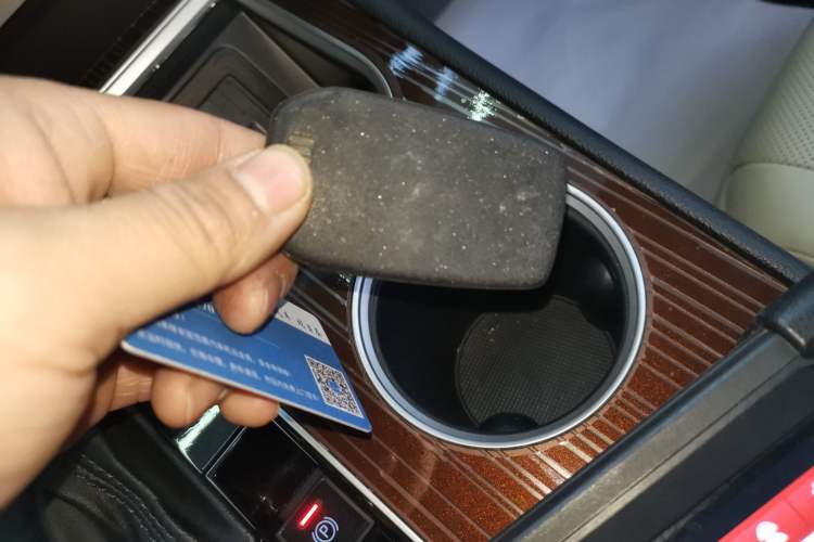 Used Toyota Granvia 2022 2.5L Hybrid Premium Edition
