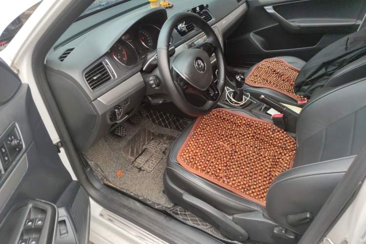 Used Volkswagen Lavida 2015 1.6L Manual Comfort Edition
