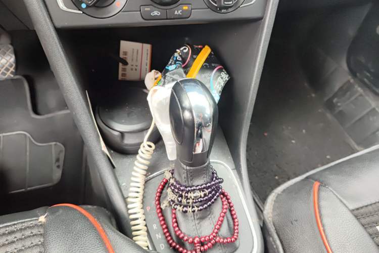 Used Volkswagen Polo 2014 1.6L Automatic Comfort Edition Gear Lever