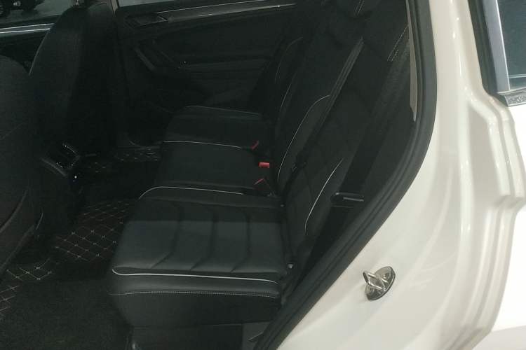 Used Volkswagen Tiguan L 2019 330TSI Automatic Two-Wheel Drive R-Line Flagship Model China VI Standard